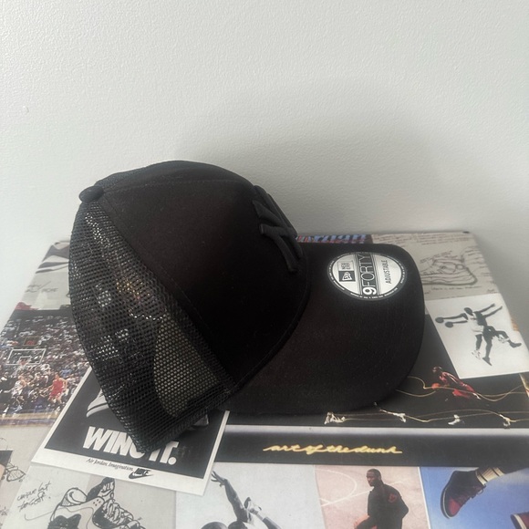 All black Yankees hat - Picture 2 of 2
